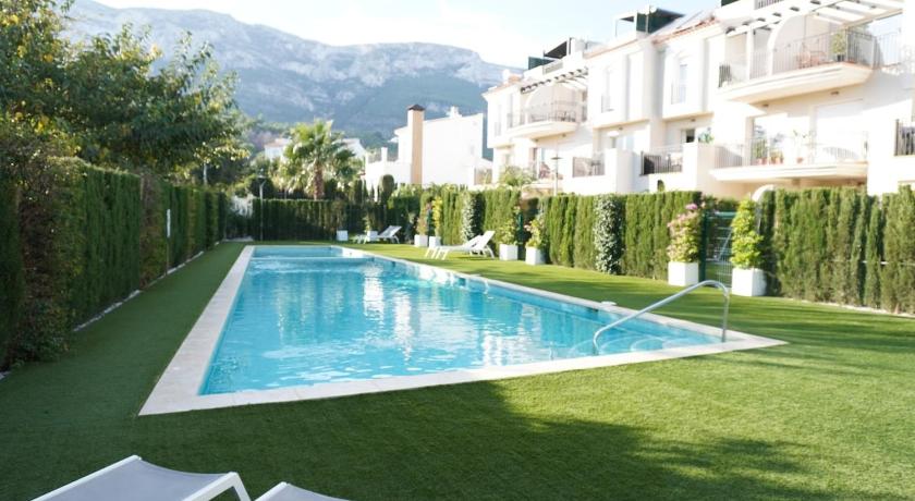 Amazing apartment direct pool acces