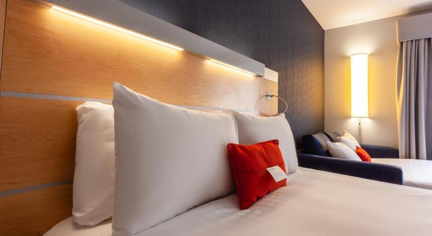 Image of 1 Double Standard Single Sofa Bed Free Hot Breakfast 7