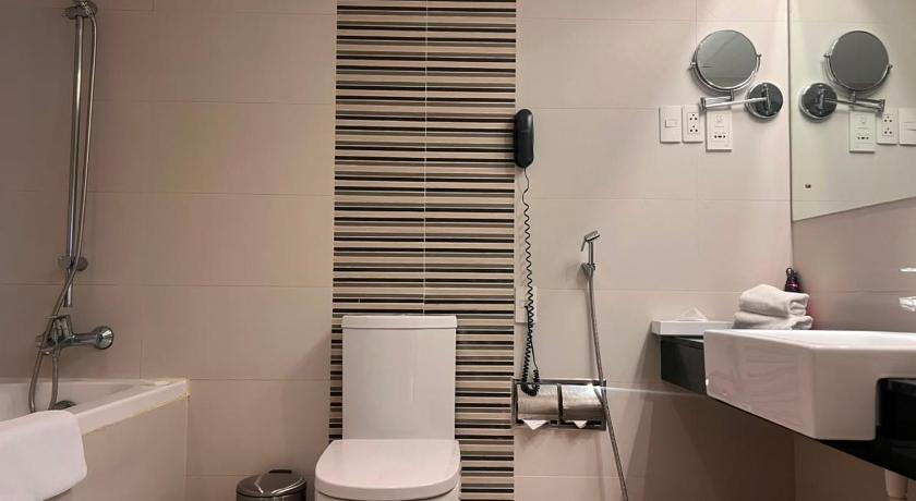 Image of Junior Suite with Bathtub - Free access to Steam Jacuzzi & Gym 11
