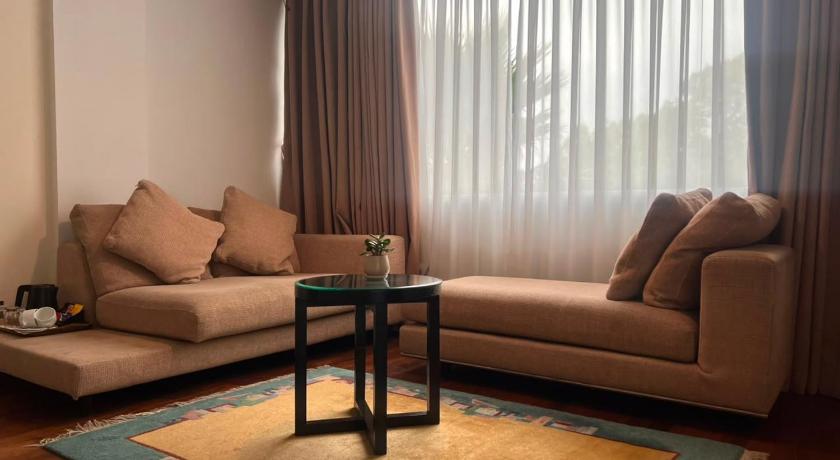Image of Junior Suite with Bathtub - Free access to Steam Jacuzzi & Gym 6