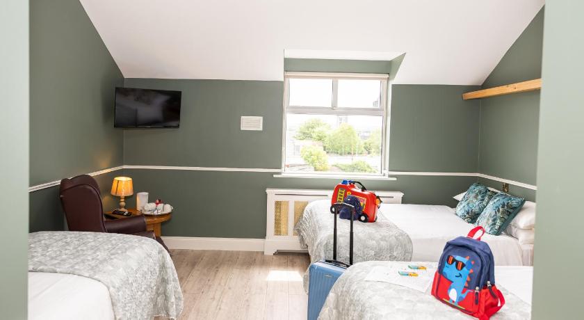Image of Family Room 0