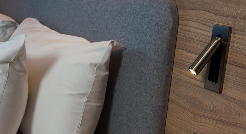 Image of 2 Single Standard with Free Hot Breakfast 17
