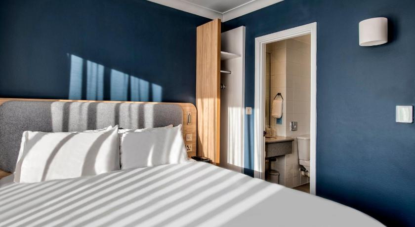 Image of Standard Room with Free Hot Breakfast 7