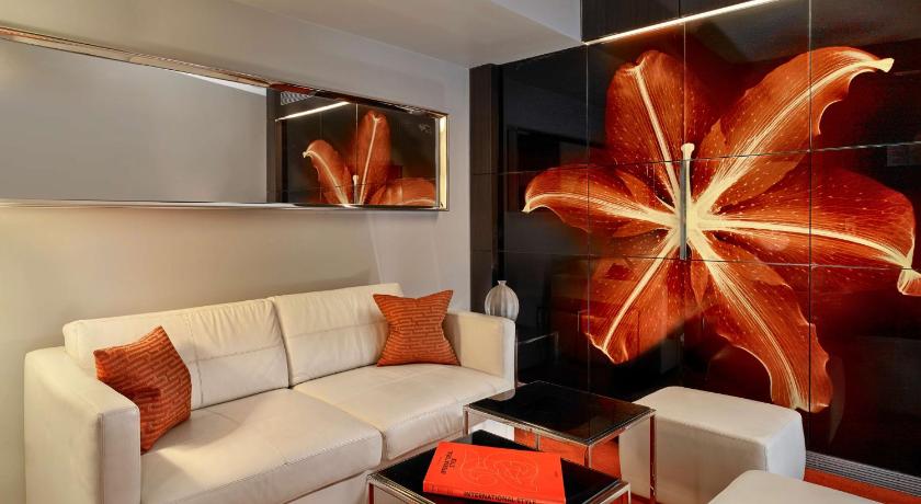 Image of Studio Double Room with London Eye&nbsp;View 7