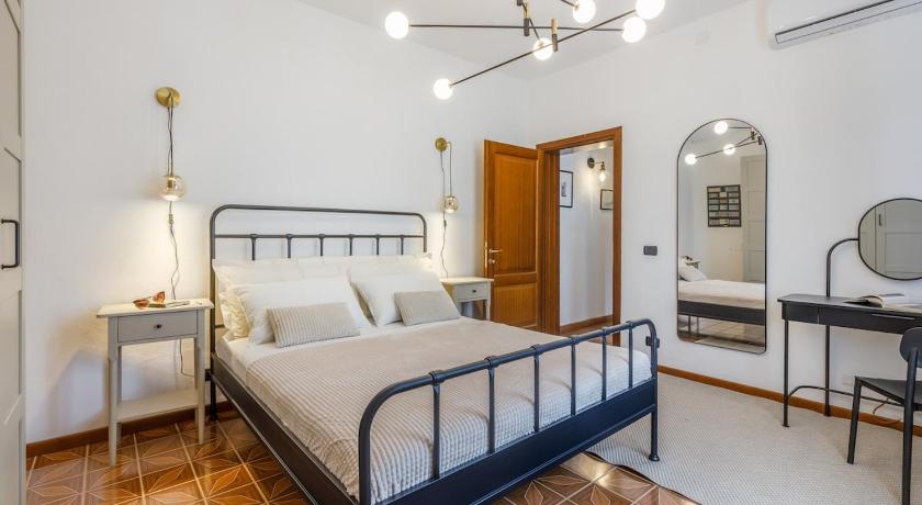 Ground Floor with Private Patio in the Motor Valley