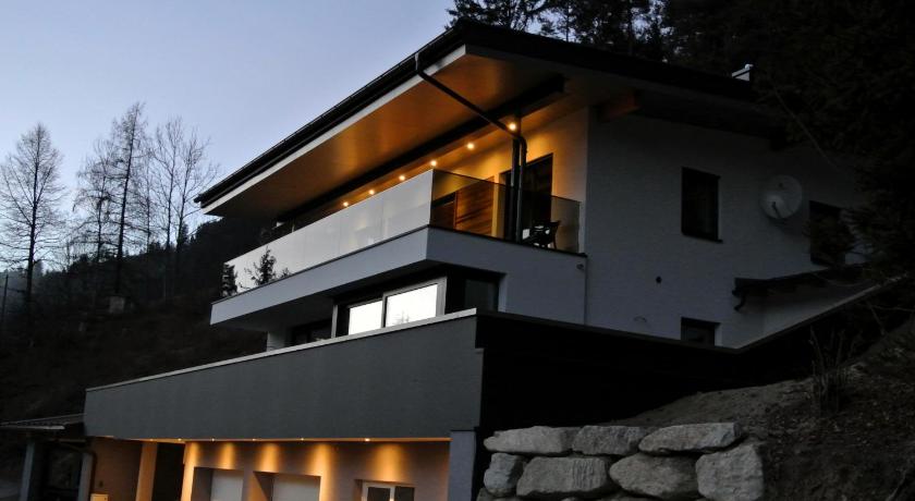 Alpine Appartement — Hotel in Oetz