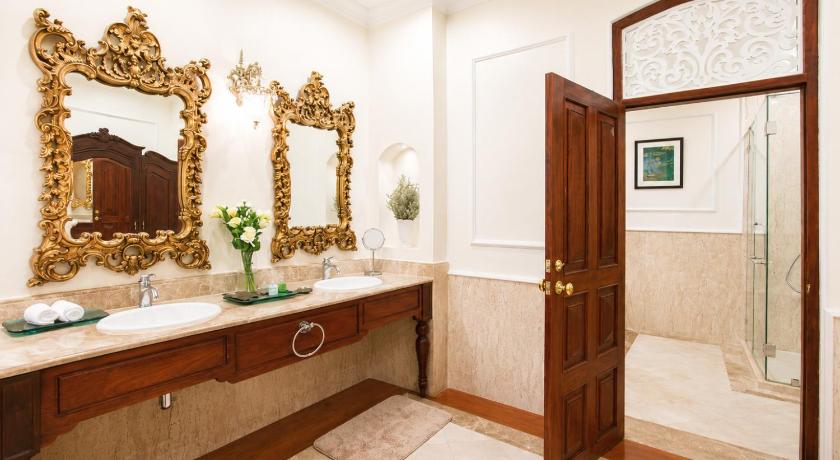Image of royal lao suite 2
