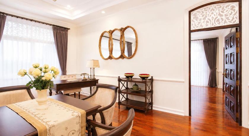 Image of royal lao suite 5