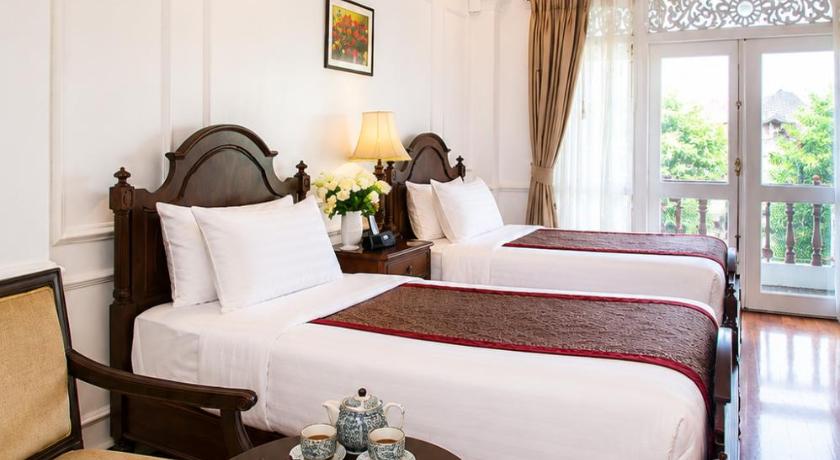 Image of Colonial Deluxe Rooms 8