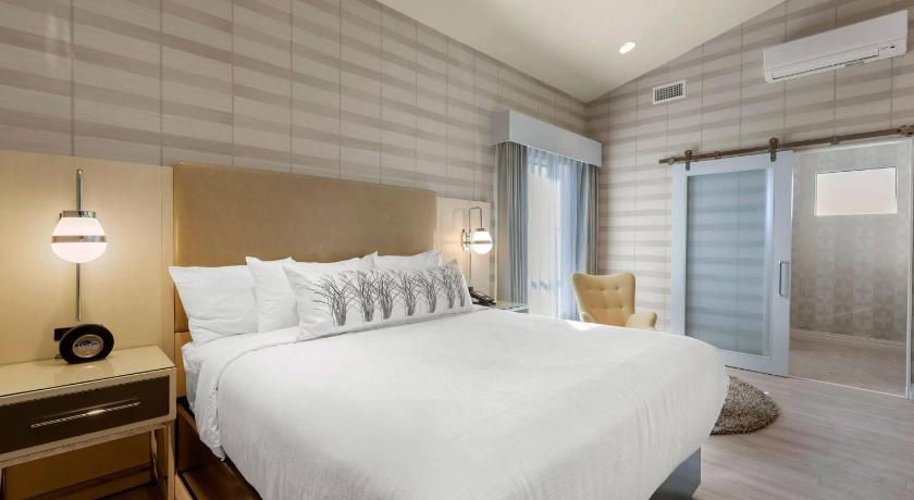 Image of Superior King Room - Non-Smoking 0