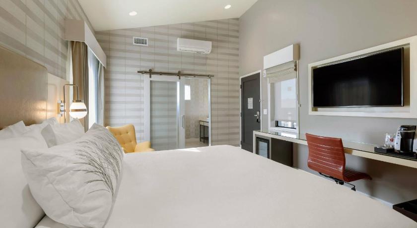 Image of Superior King Room - Non-Smoking 1