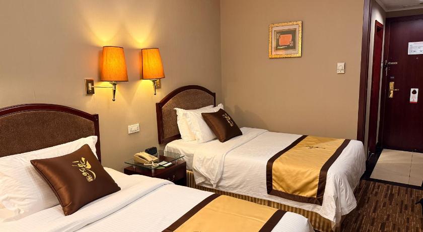 Image of Standard Twin Room (No Window) 7
