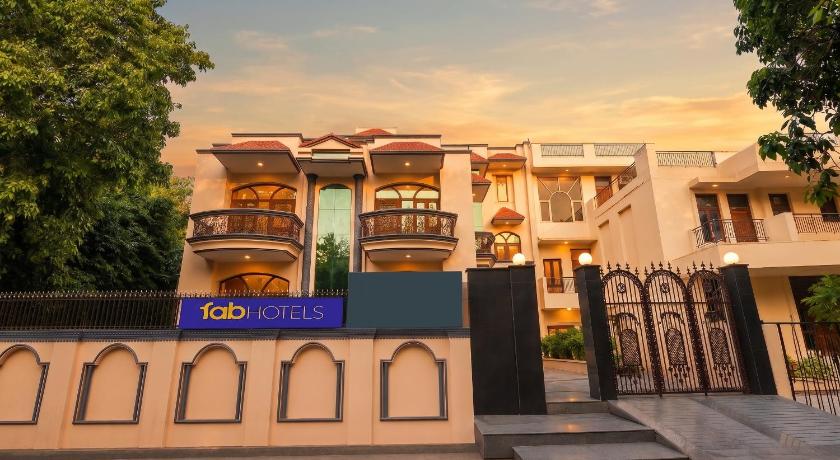 Hotel Starline near Iffco Chowk Metro, Gurgaon – Gurgaon, NY