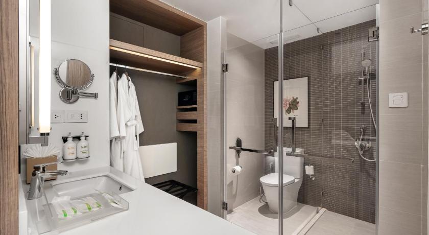 Image of 1 King Bed Premium Sea View High Floor 7