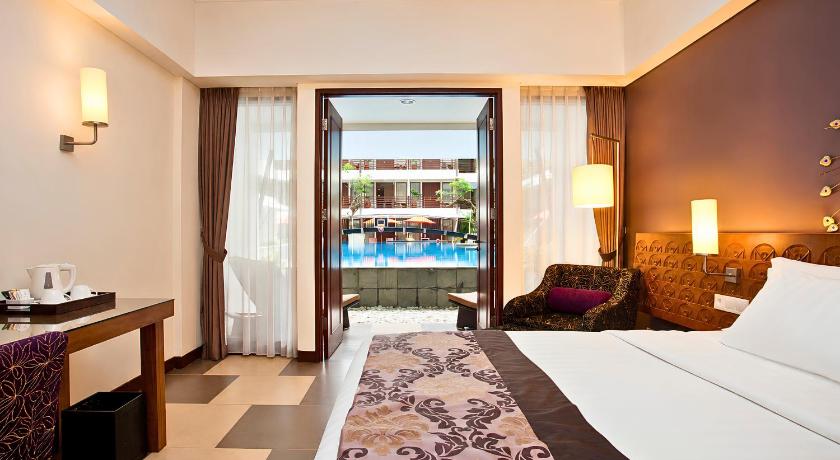 Image of Deluxe Pool Access 3