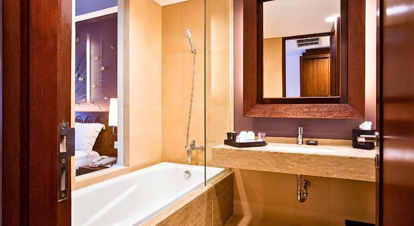 Image of Deluxe Pool Access 8