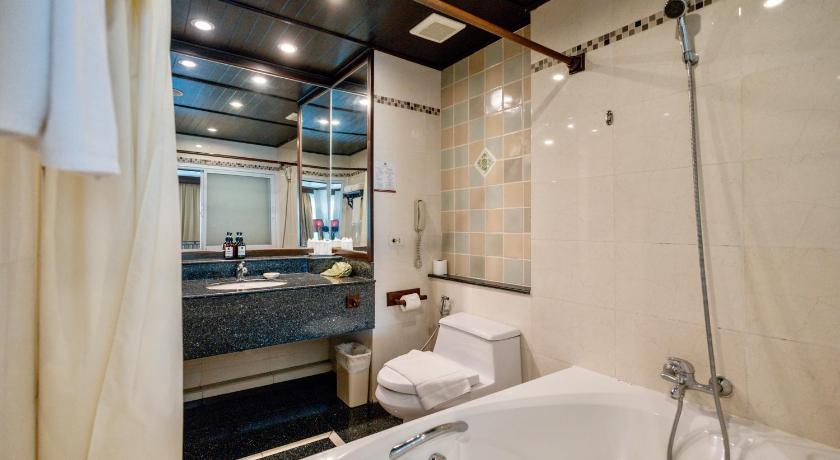 Image of Deluxe Pool View Twin room 2