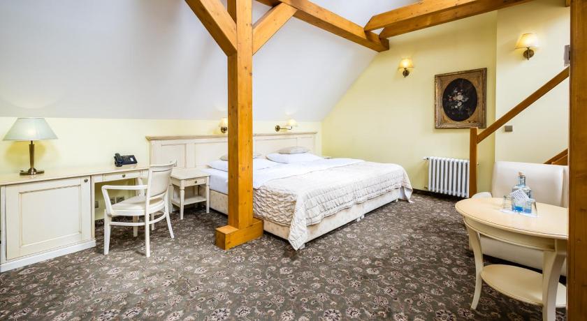 Image of Deluxe Suite with Spa Bath 8