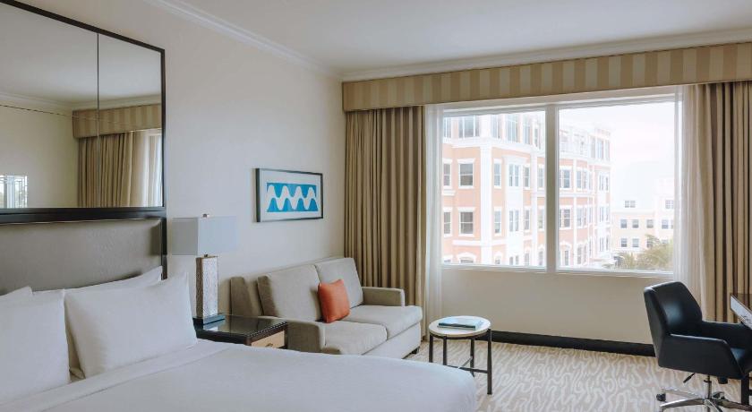 Image of Fairmont Gold King Room with City View and Lounge Access 7