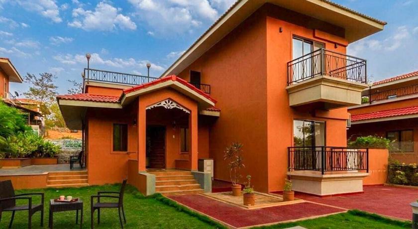 StayVista's B-22 Autumn with Private Pool & Terrace