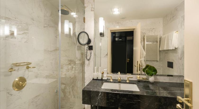 Image of Deluxe Double or Twin Room 12