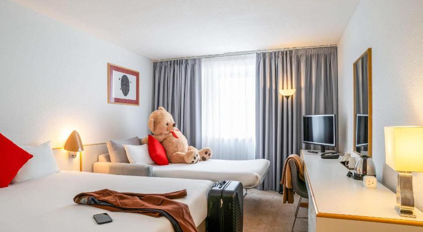 Image of Classic Family Room with Double Bed and Sofa Bed 1