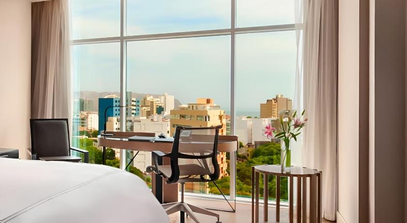 Image of 1 King Bed Deluxe Room 3