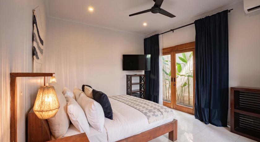 Image of Deluxe Three-Bedroom Villa with Private Pool 13