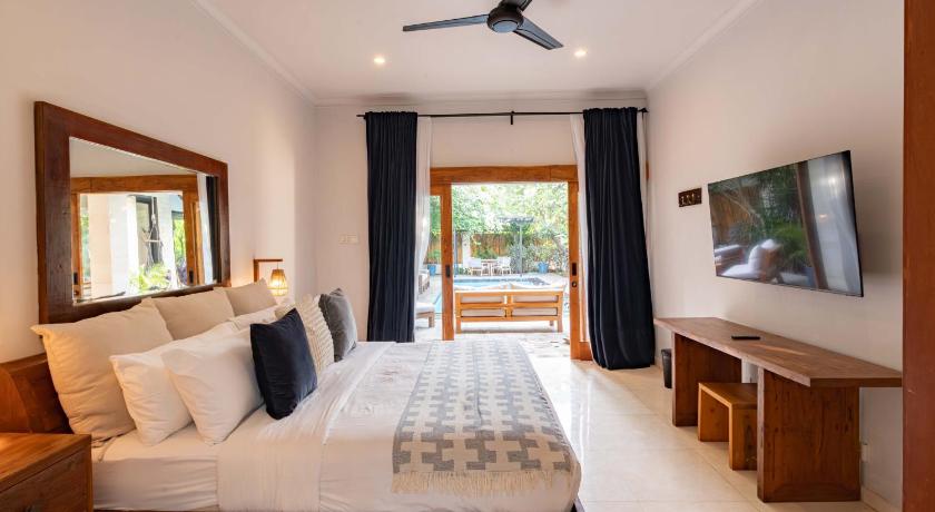 Image of Deluxe Three-Bedroom Villa with Private Pool 12