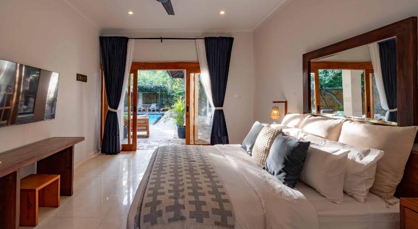 Image of Deluxe Three-Bedroom Villa with Private Pool 3
