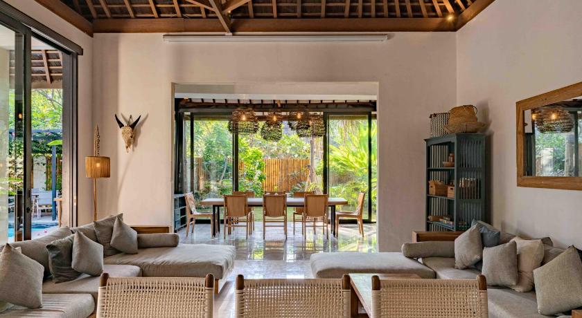 Image of Deluxe Three-Bedroom Villa with Private Pool 9