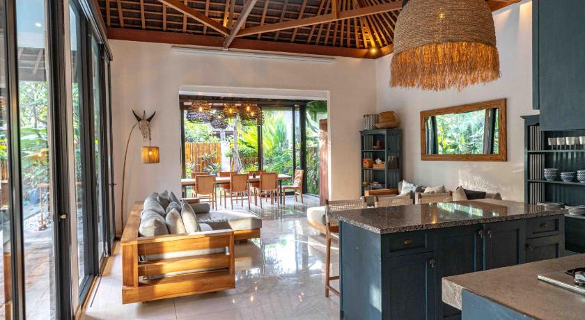 Image of Deluxe Three-Bedroom Villa with Private Pool 8
