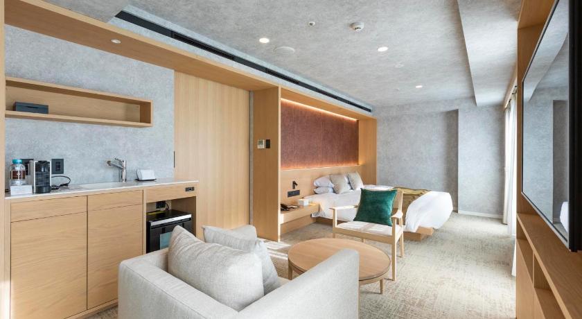 Image of Deluxe King Double Room with City View (Deluxe King Double Room With City View) 1
