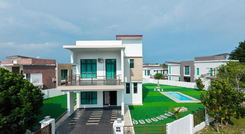 Malacca ayer keroh villa 2storey ,16pax ktv pool & pool table melaka