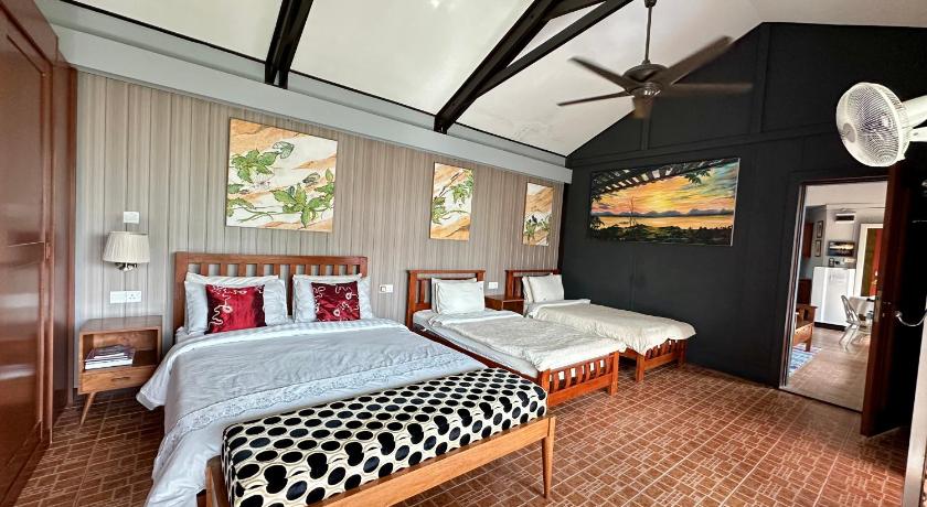 Image of Family Room 0