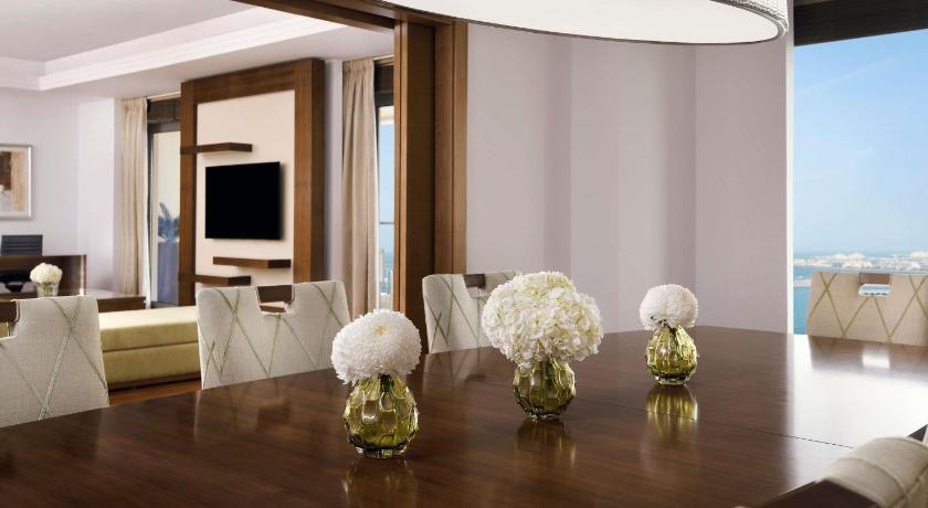 Image of Royal Suite Partial Sea View with Balcony, Lounge Access, Breakfast, Refreshments & Evening drinks and Canapés 3