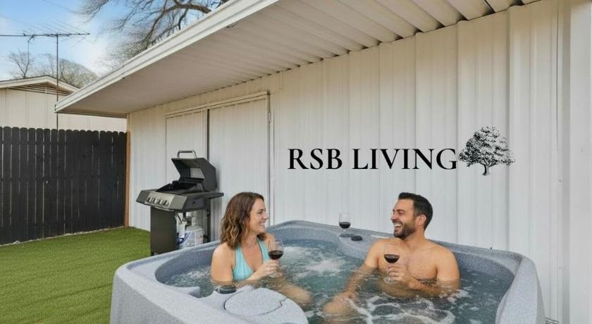 Modern 2BR Unit Hot Tub Outdoor Lounge