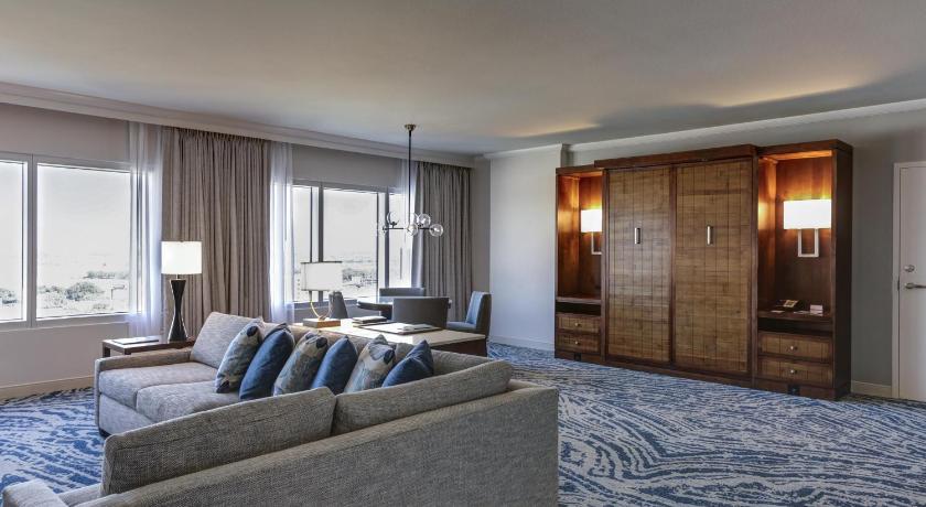 Image of Family Suite, 2 Queen Beds 9