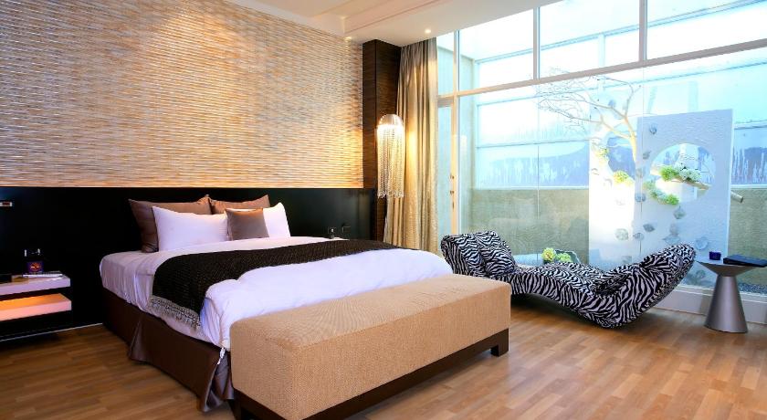 Image of Deluxe Double Room - Check-in After 8 PM 0