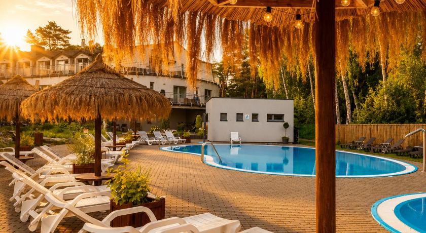 Apartament DAJAX - kort tenisowy, basen zewnętrzny, plac zabaw