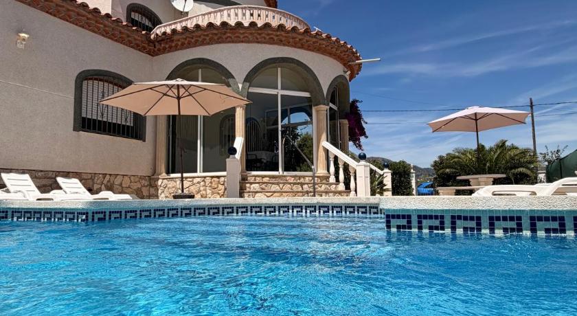 Foto Amarella Costa Dorada - Apartamentos privados en villa mediterránea con amplia piscina y zonas BBQ - Booking Diskon Spesial