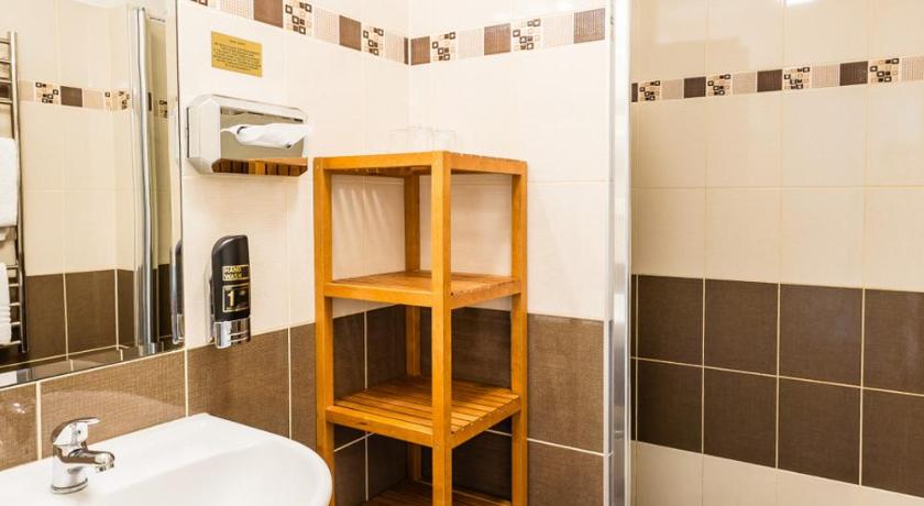 Image of Triple Room 16