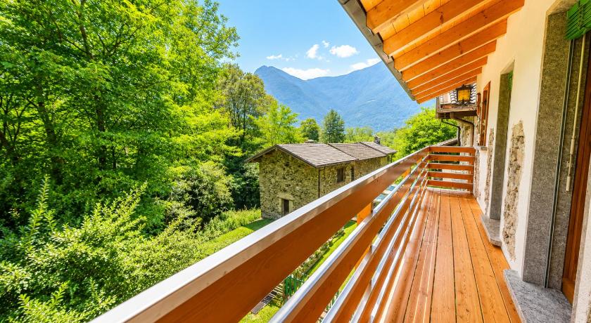 Chalet nel verde a Samolaco - Terrazzo
