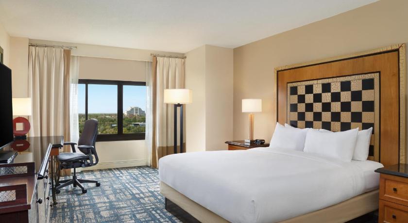 Image of 1 King Bed Hearing Accessible 4