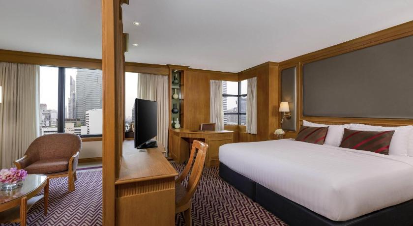 Image of Corner Suite with 1 King Bed, Executive Lounge Access 1