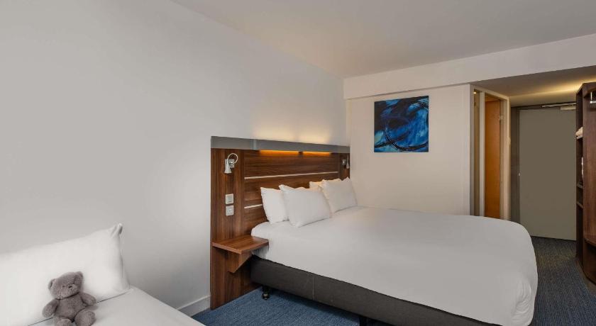 Image of Standard Double Room with Sofa Bed 10