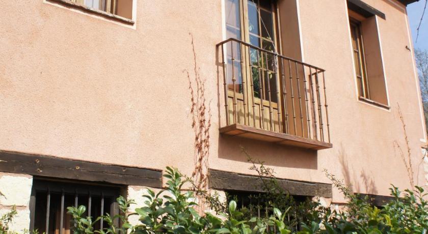 Casavillena Apartamentos Turisticos — Hotel in Segovia