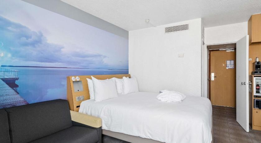 Image of Executive Room with 1 Double Bed and Sofa 17