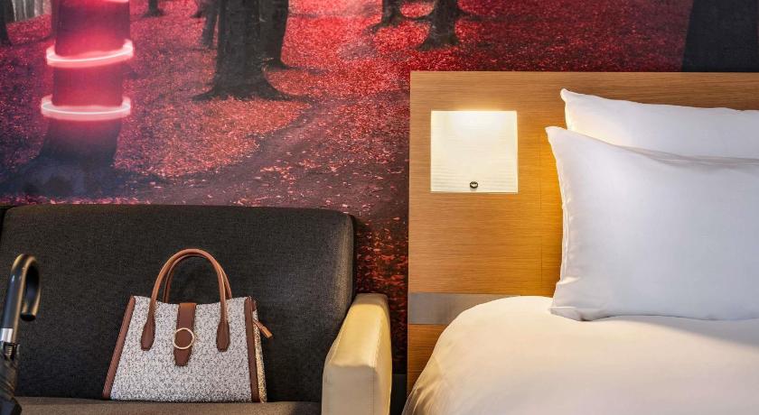 Image of Executive Room with 1 Double Bed and Sofa 15