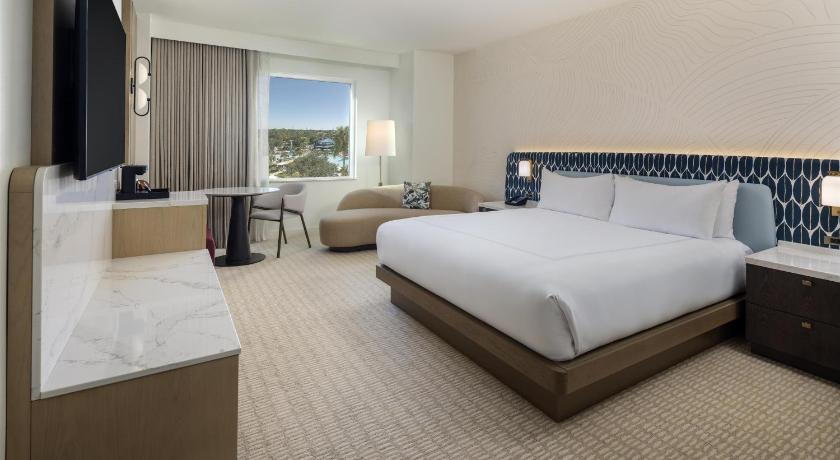 Image of 1 KING BED - POOL VIEW 0